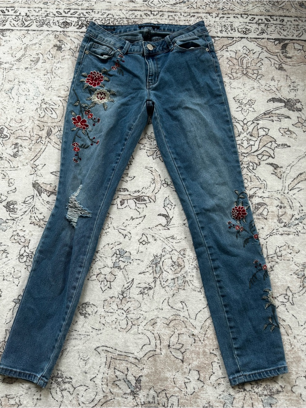 Bootlegger - Size 27 Low Rise Y2K Curvy Straight Floral Embroidered Jeans